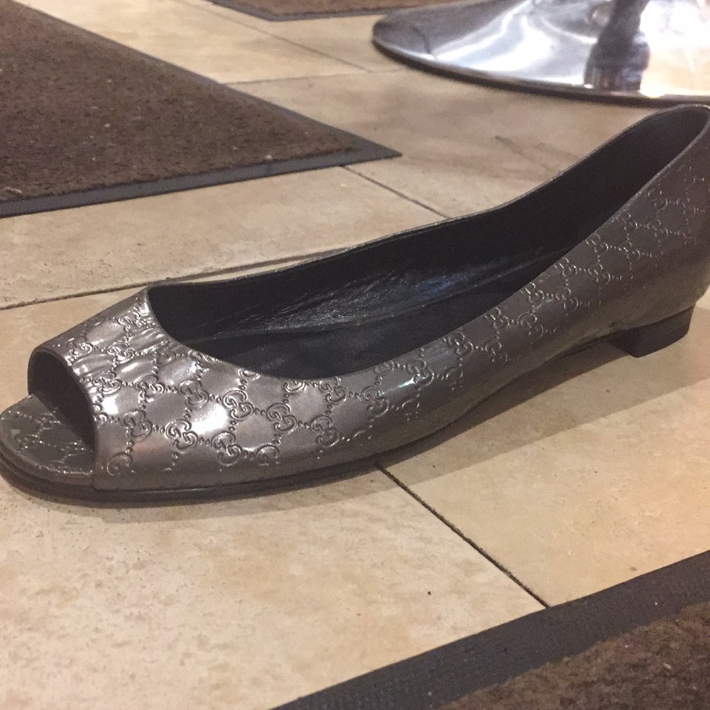 Gucci open toe shoe